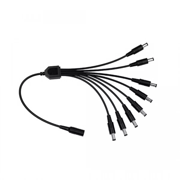 1 entrada de corriente y 8 salidas